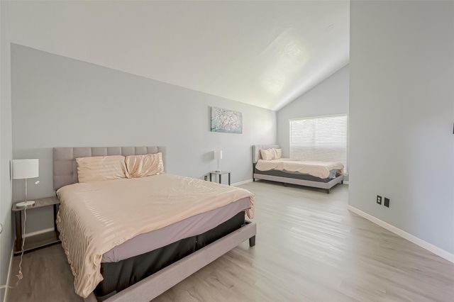 9310 Corner Oaks Ln, Houston, TX 77036