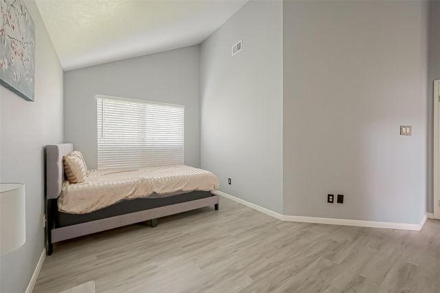 9310 Corner Oaks Ln, Houston, TX 77036