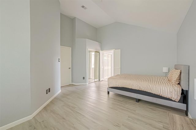 9310 Corner Oaks Ln, Houston, TX 77036