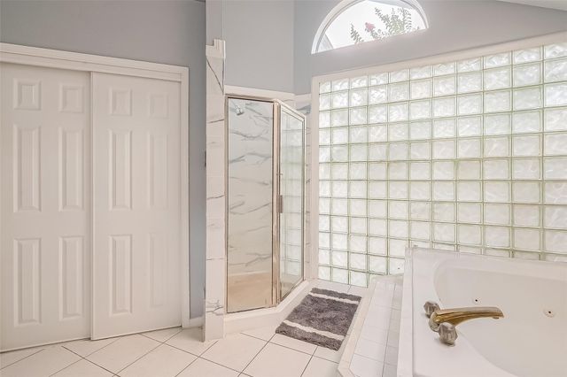 9310 Corner Oaks Ln, Houston, TX 77036
