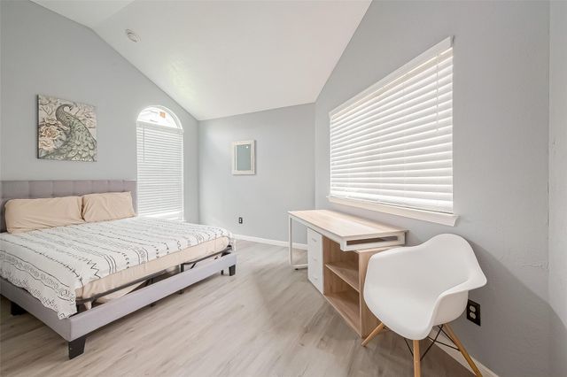 9310 Corner Oaks Ln, Houston, TX 77036