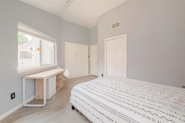 9310 Corner Oaks Ln, Houston, TX 77036