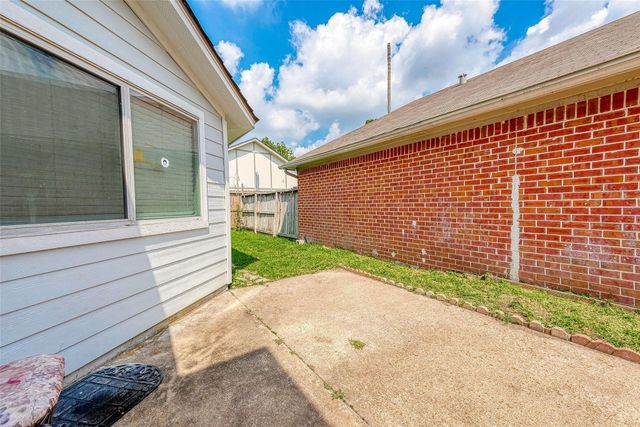 9310 Corner Oaks Ln, Houston, TX 77036
