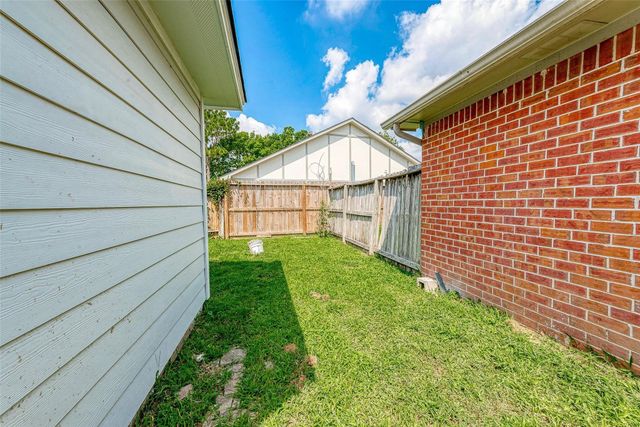 9310 Corner Oaks Ln, Houston, TX 77036
