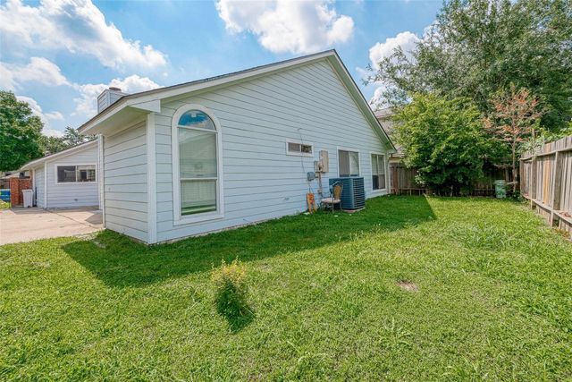 9310 Corner Oaks Ln, Houston, TX 77036