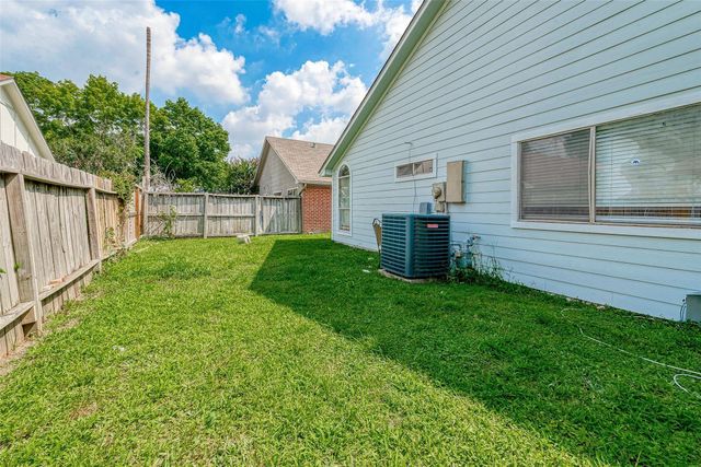 9310 Corner Oaks Ln, Houston, TX 77036