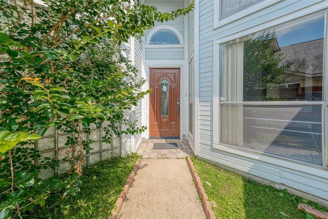 9310 Corner Oaks Ln, Houston, TX 77036