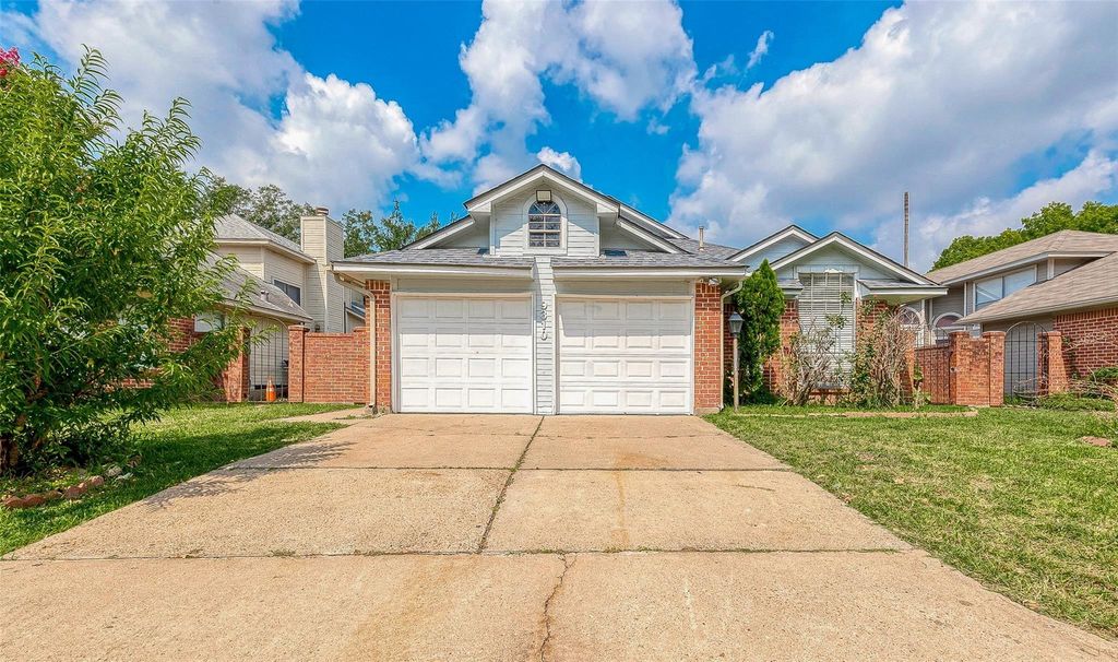 9310 Corner Oaks Ln, Houston, TX 77036