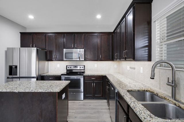 9010 MOCCASIN LK, San Antonio, TX 78245