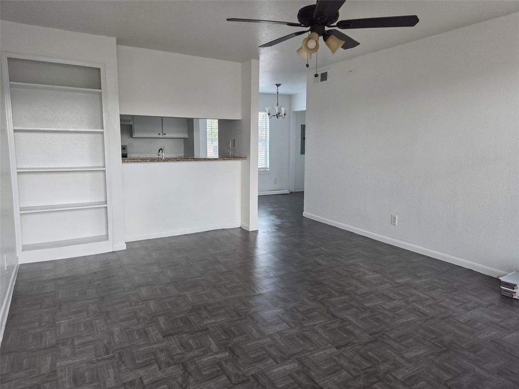 9898 Club Creek Drive 1613, Houston, TX 77036