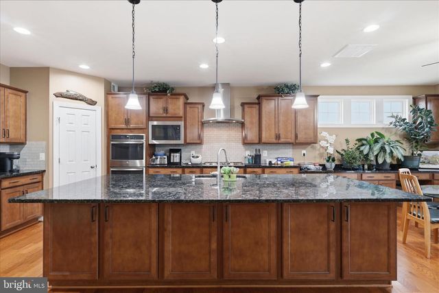 5575 JAMES YOUNG WAY, Fairfax, VA 22032