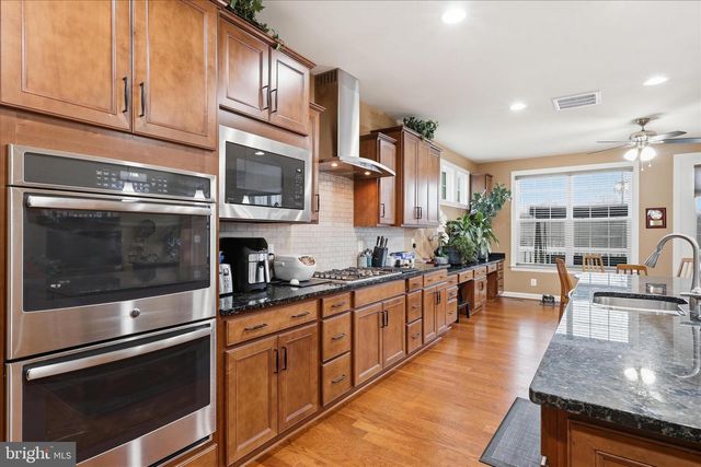 5575 JAMES YOUNG WAY, Fairfax, VA 22032