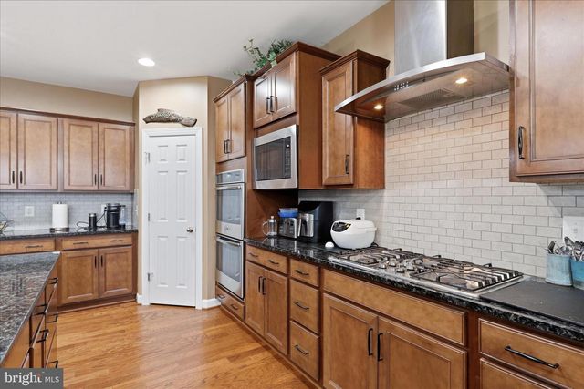 5575 JAMES YOUNG WAY, Fairfax, VA 22032