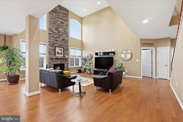 5575 JAMES YOUNG WAY, Fairfax, VA 22032