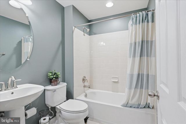 5575 JAMES YOUNG WAY, Fairfax, VA 22032