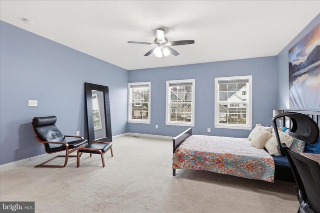 5575 JAMES YOUNG WAY, Fairfax, VA 22032