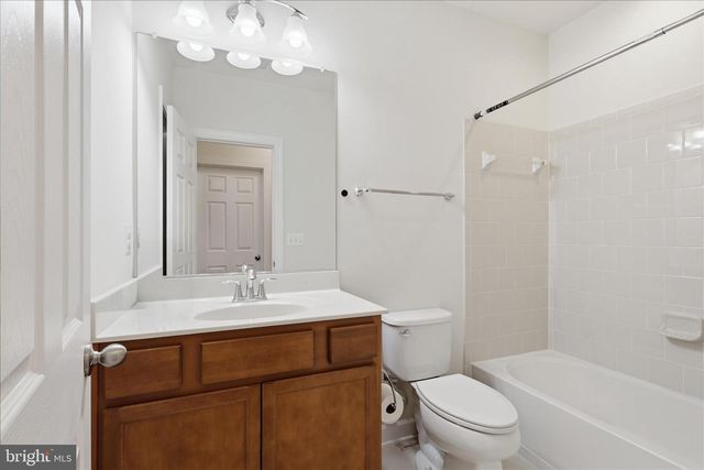 5575 JAMES YOUNG WAY, Fairfax, VA 22032