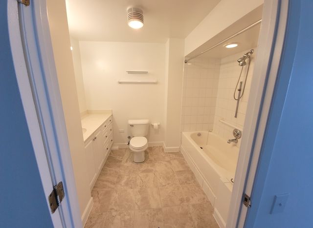 5415 N SHERIDAN Road 2805, Chicago, IL 60640