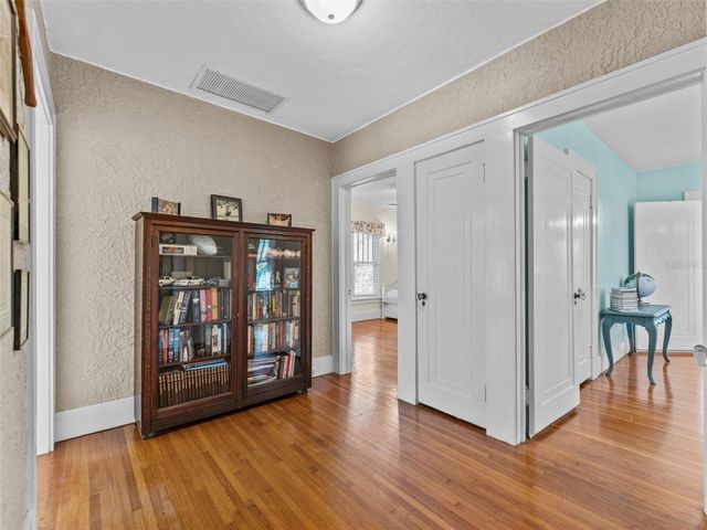 231 72ND STREET N, St Petersburg, FL 33710