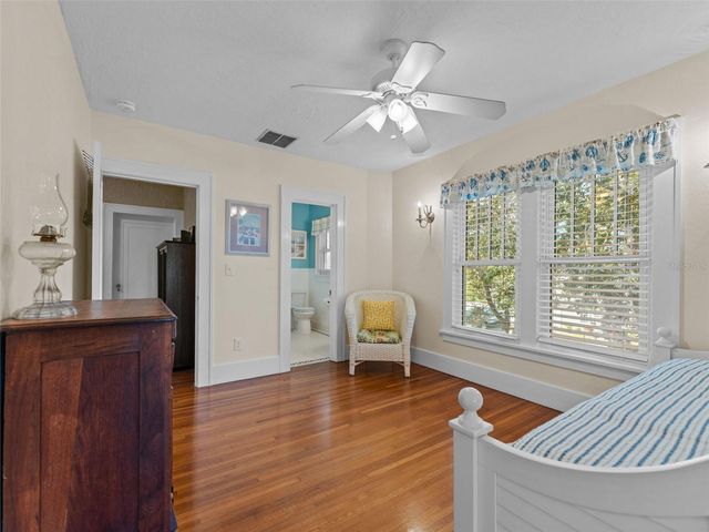 231 72ND STREET N, St Petersburg, FL 33710