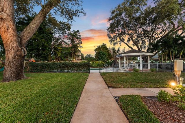 231 72ND STREET N, St Petersburg, FL 33710