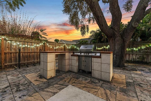 231 72ND STREET N, St Petersburg, FL 33710