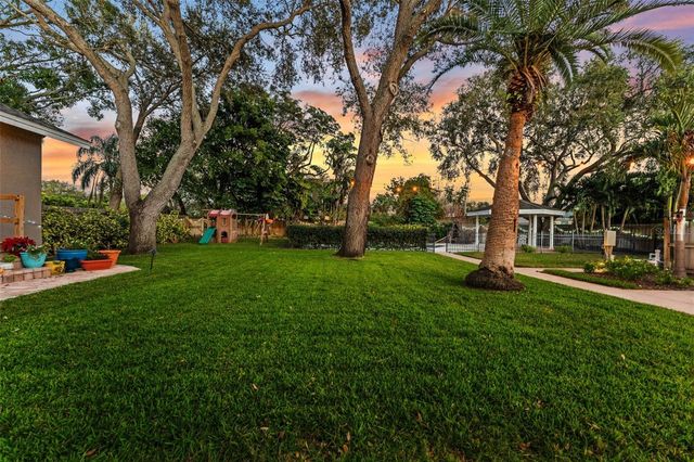 231 72ND STREET N, St Petersburg, FL 33710