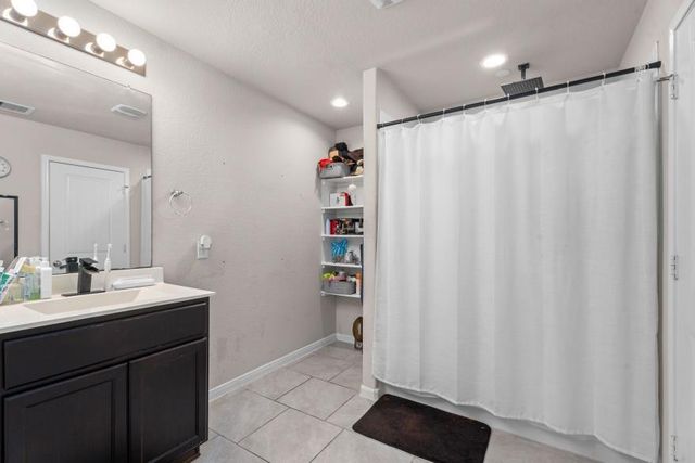 715 Harvest Bluff Drive, Rosharon, TX 77583