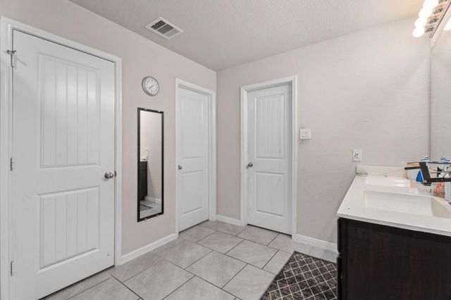715 Harvest Bluff Drive, Rosharon, TX 77583