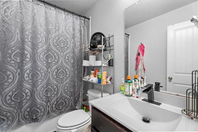 715 Harvest Bluff Drive, Rosharon, TX 77583