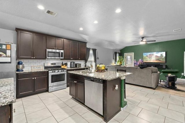 715 Harvest Bluff Drive, Rosharon, TX 77583