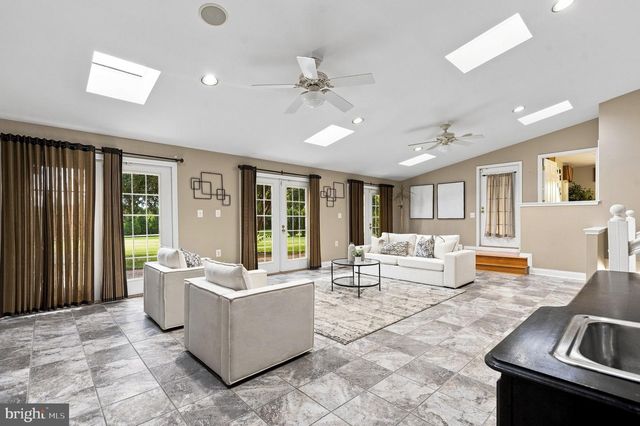9610 PENNS HILL RD, La Plata, MD 20646