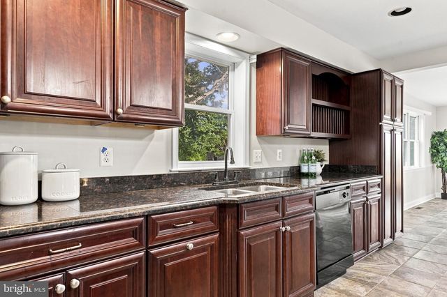9610 PENNS HILL RD, La Plata, MD 20646