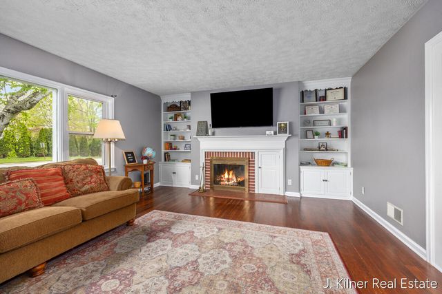 722 N Hudson Street, Lowell, MI 49331