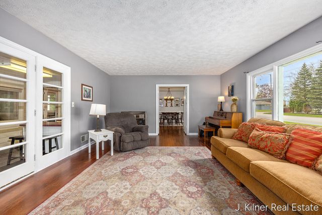 722 N Hudson Street, Lowell, MI 49331
