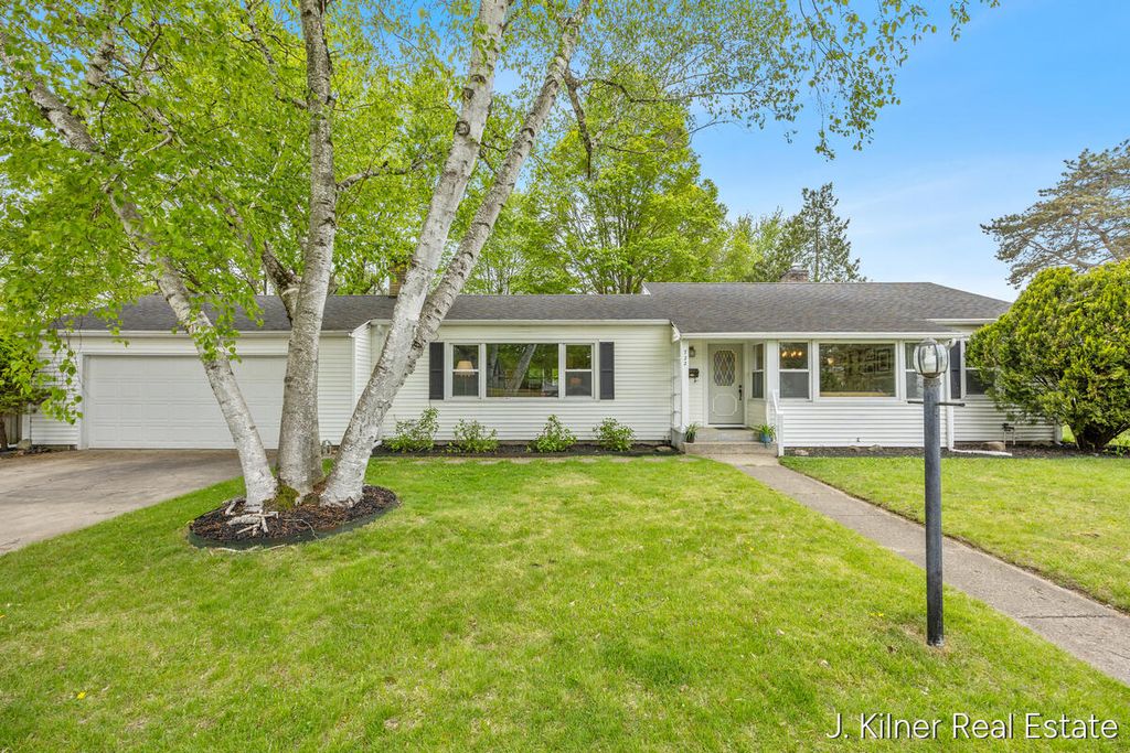 722 N Hudson Street, Lowell, MI 49331