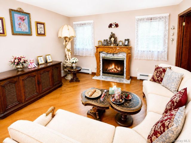 67 King Road, Rocky Point, NY 11778