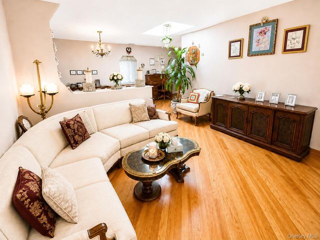 67 King Road, Rocky Point, NY 11778