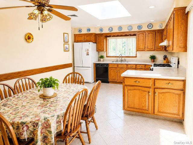 67 King Road, Rocky Point, NY 11778