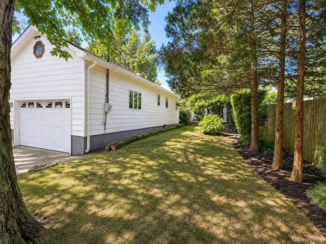 67 King Road, Rocky Point, NY 11778