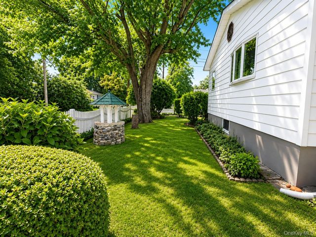 67 King Road, Rocky Point, NY 11778