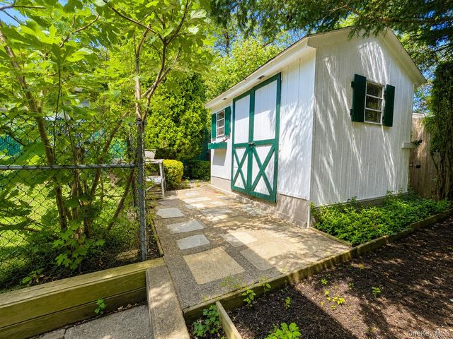 67 King Road, Rocky Point, NY 11778