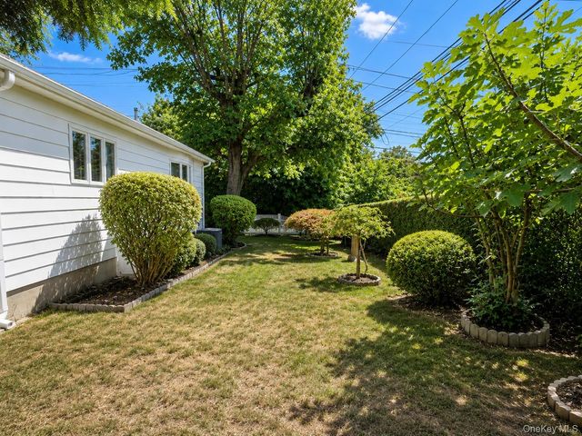 67 King Road, Rocky Point, NY 11778