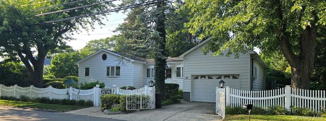 67 King Road, Rocky Point, NY 11778