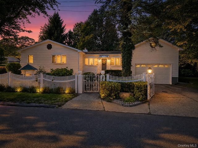 67 King Road, Rocky Point, NY 11778