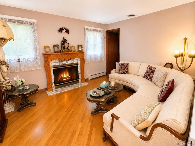 67 King Road, Rocky Point, NY 11778
