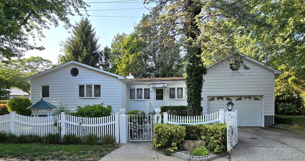67 King Road, Rocky Point, NY 11778