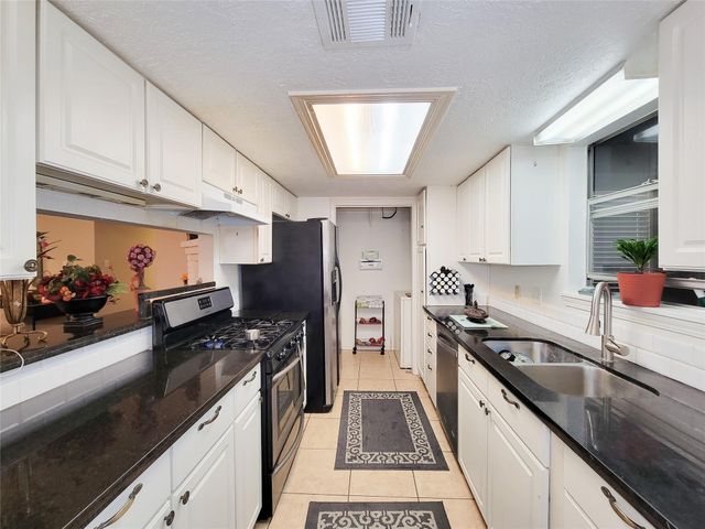 412 Land Grant Drive, Richmond, TX 77406