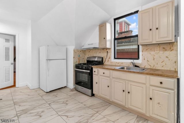 25 Oak St 25, Paterson City, NJ 07501