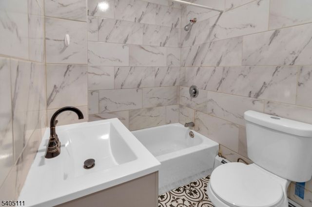 25 Oak St 25, Paterson City, NJ 07501